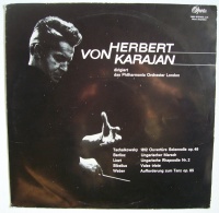 Herbert von Karajan dirigiert das Philharmonia Orchester...